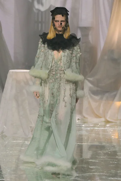 Look 28